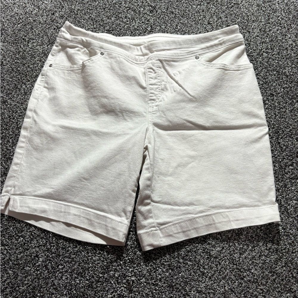 Terra & Sky Women's white Bermuda Shorts size 14w